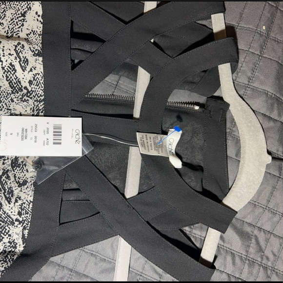 Cache’ shell with “caged” look. Snake print. Size Small New w/ Tags! - Picture 6 of 9